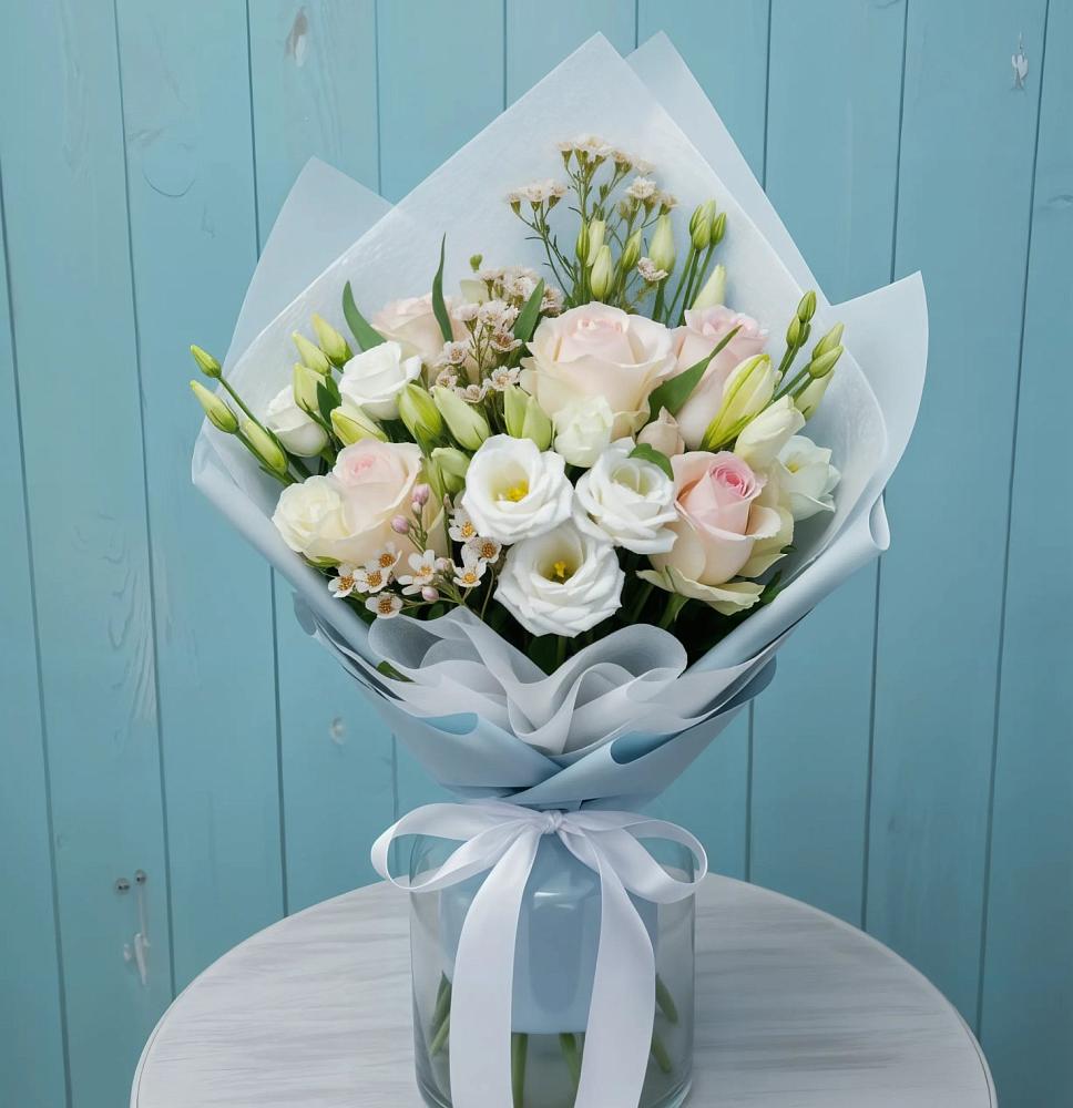 Букет цветов из: Розы и Лизиантусы в Ирклиевская