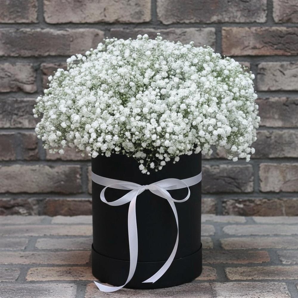 Цветочная композиция из Гипсофила в шляпной коробке в Ирклиевская