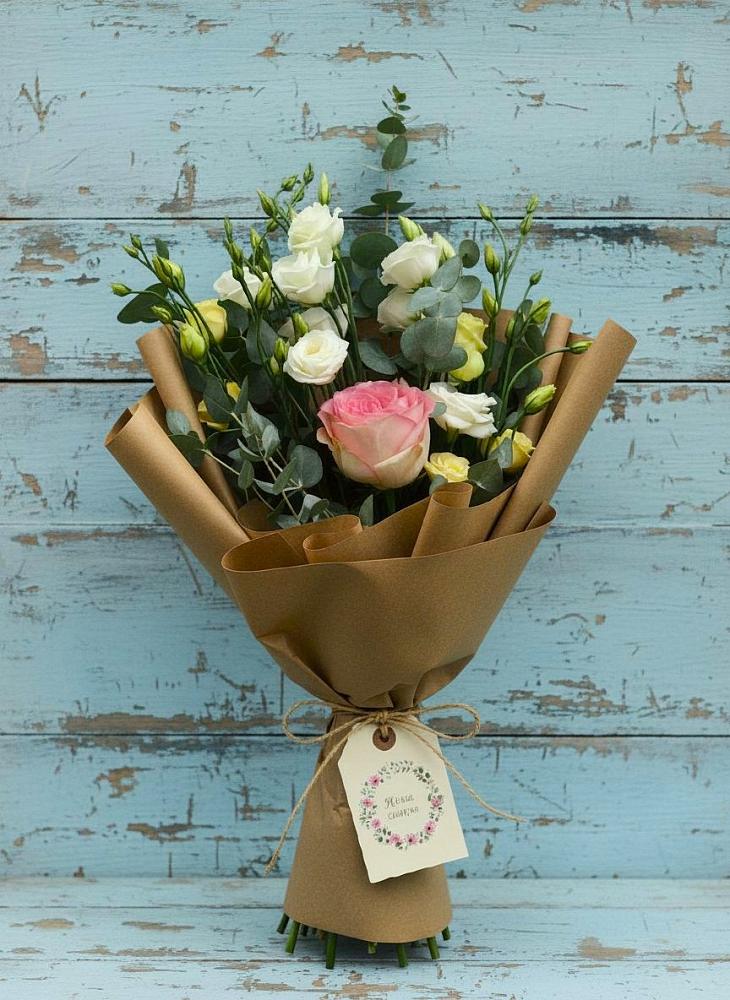 Букет цветов из: Розы и Лизиантусы в Ирклиевская