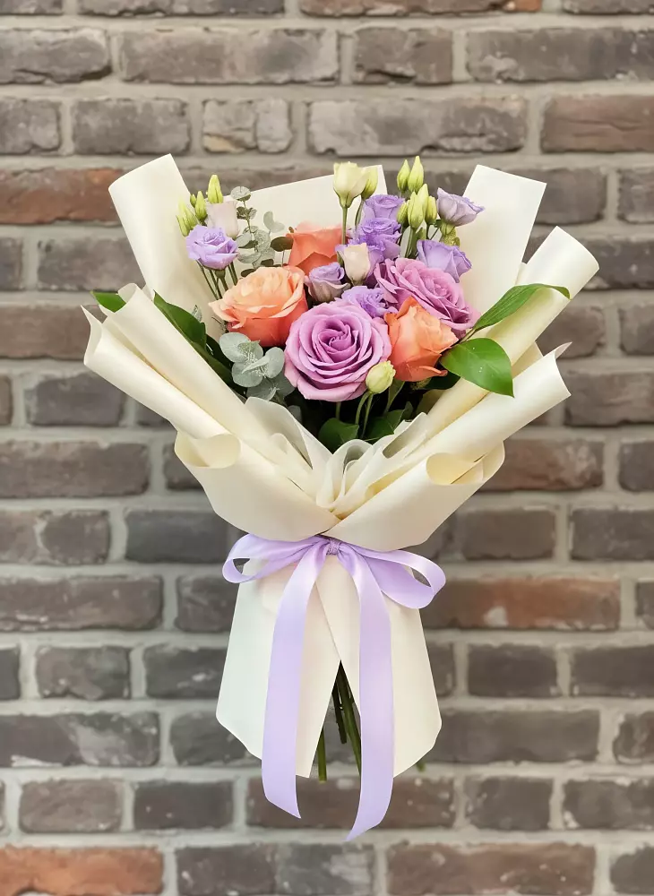 Букет цветов из: Лизиантусы и Розы в Ирклиевская