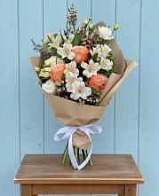 Букет цветов из:  Альстромерии, Лизиантусы, Розы и Хризантемы в Ирклиевская