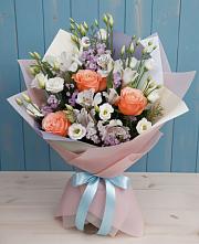 Букет цветов из:  Лизиантусы, Розы, Альстромерии и Гипсофила в Ирклиевская