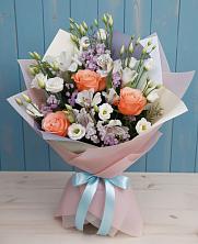 Букет цветов из:  Лизиантусы, Розы, Альстромерии и Гипсофила в Ирклиевская