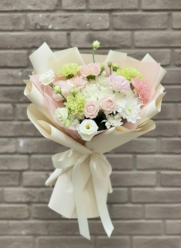 Букет цветов из: Гвоздики, Розы, Лизиантусы и Хризантемы в Ирклиевская