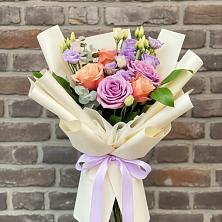 Букет цветов из:  Лизиантусы и Розы в Ирклиевская
