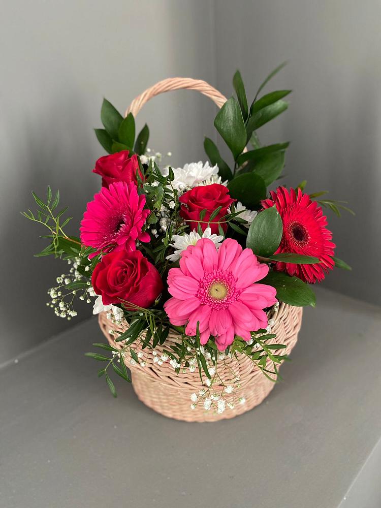 Цветочная композиция из Розы, Хризантемы и Герберы в корзине в Ирклиевская